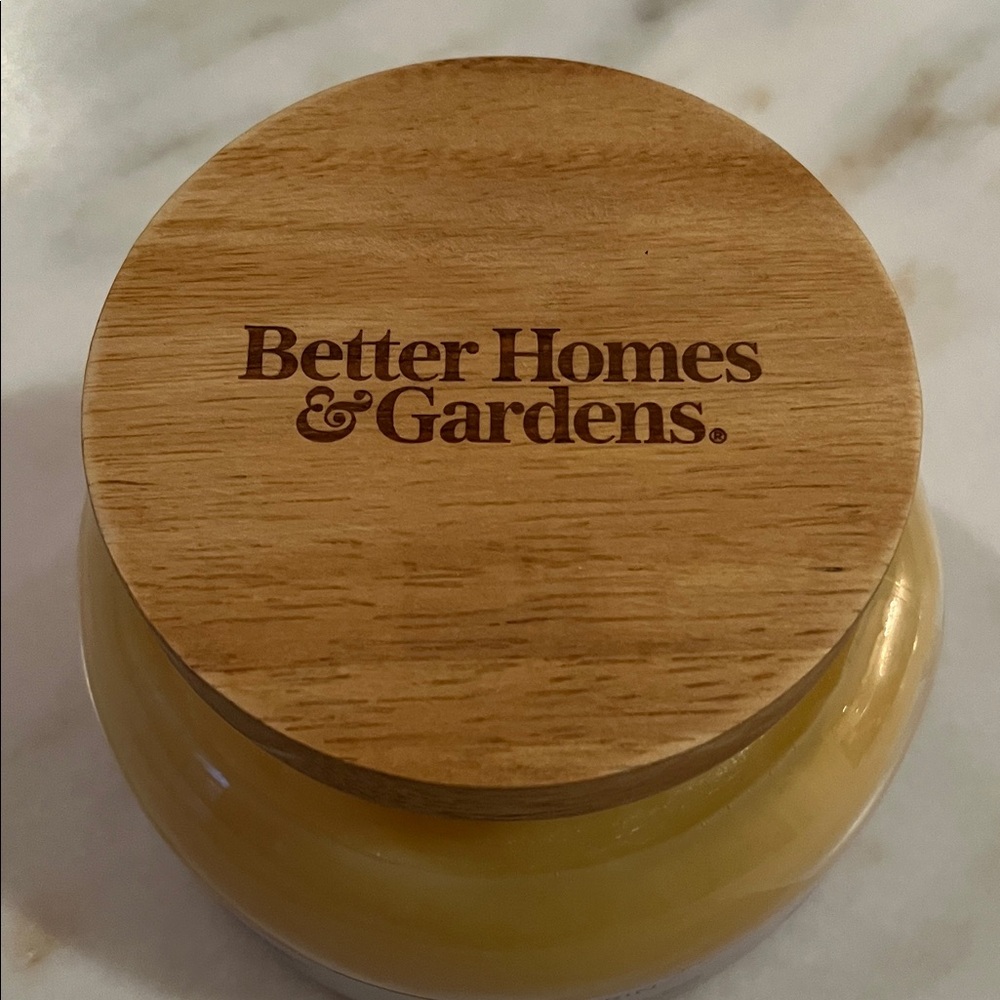 Better Homes And Gardens Mandarin Guava Wooden Lid Candle -2 Wicks - Picture 2 of 11